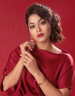 ভালোবাসার ধাক্কা মানুষকে সামনে এগিয়ে দেয়: ইভানা